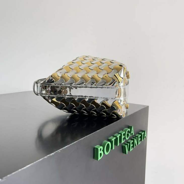 Picture of Bottega Veneta Handbags _SKUfw184064789fw